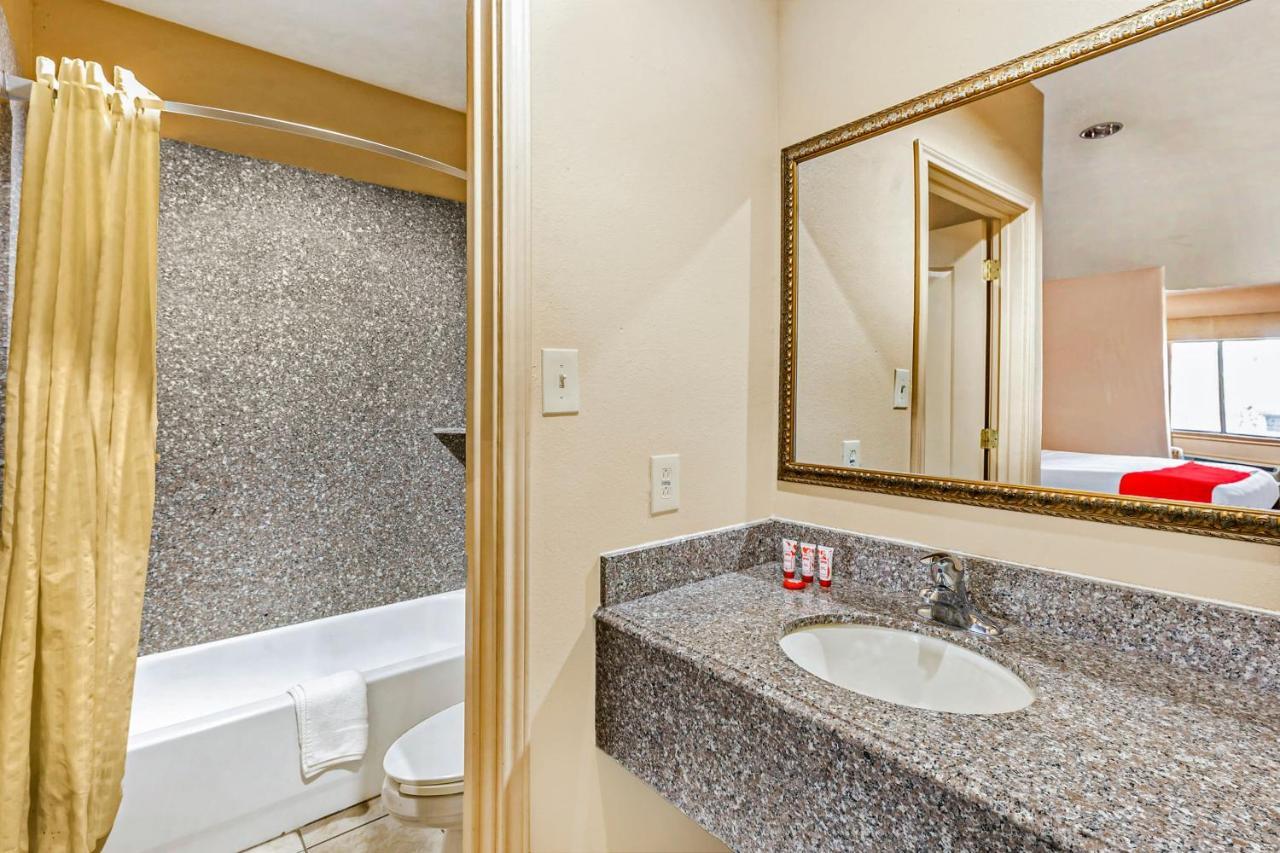 Oyo Tx Southwest, I-45 Hotel